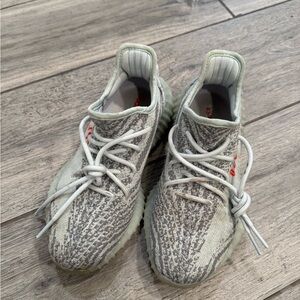 adidas Yeezy Boost 350 V2 Shoes in Cream/Gray